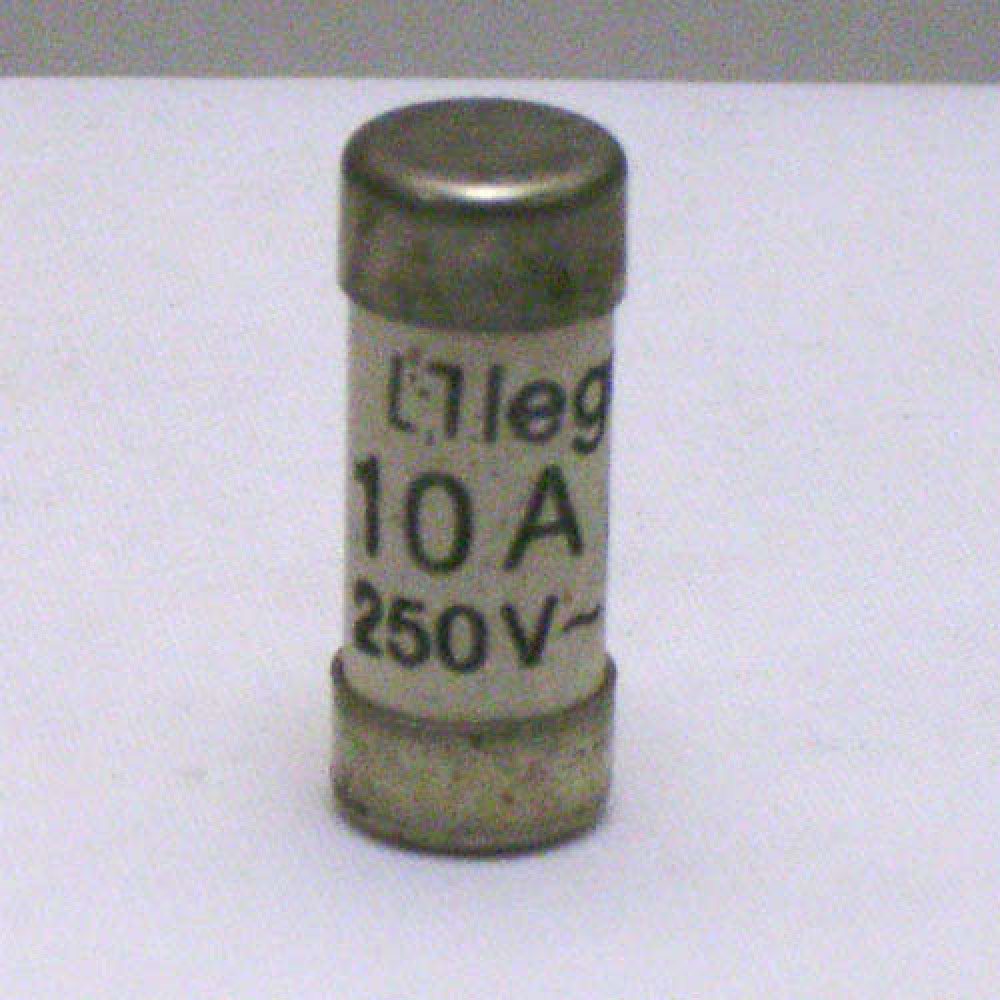 FUSIBLE 10AMP  8,5X23MM---GF---10 PIECES