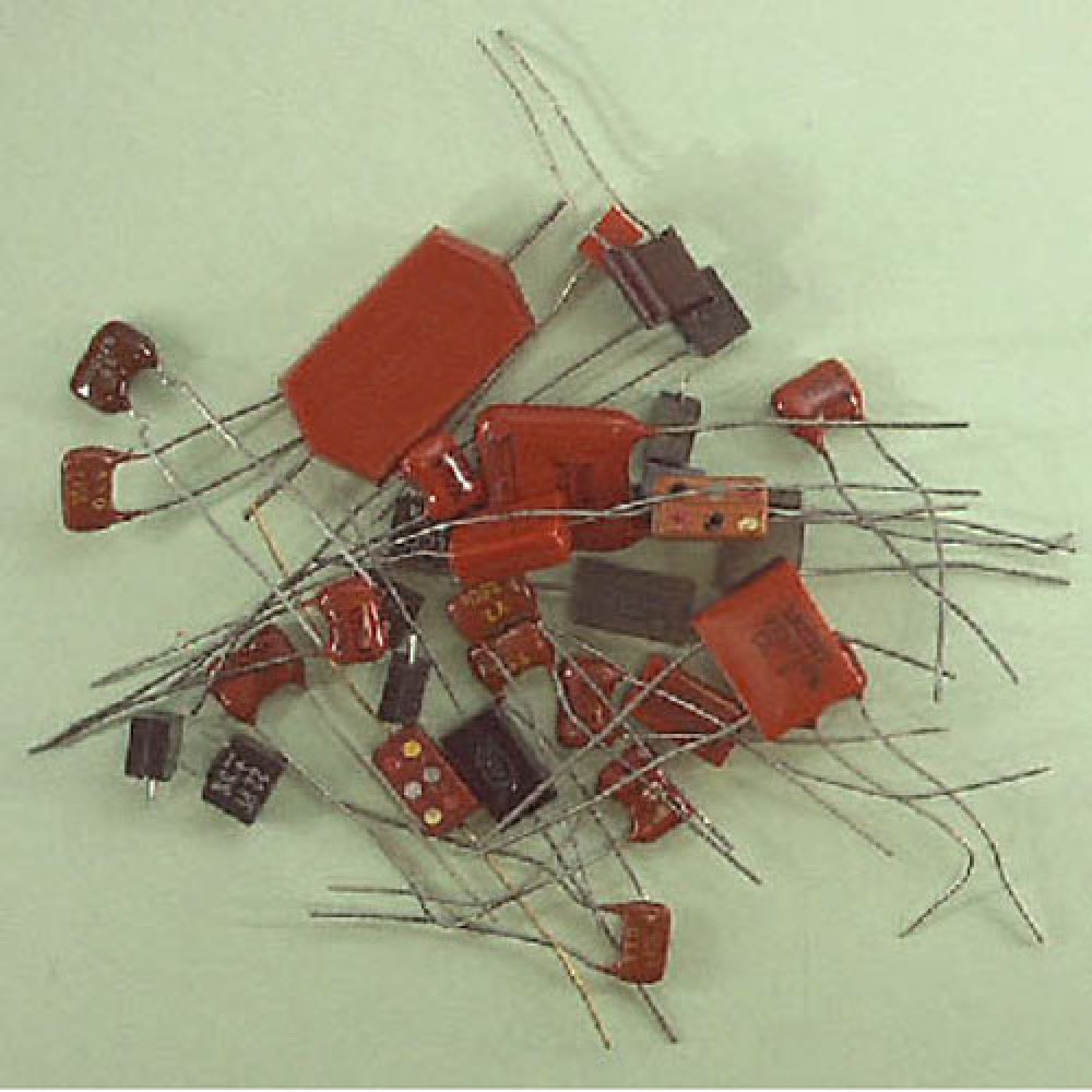 CONDENSATEUR MICA  ARGENTE LOT 44 PI?CES
