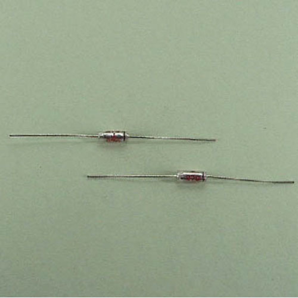 CONDENSATEUR STYROFLEX  820PF  5% 160VCC