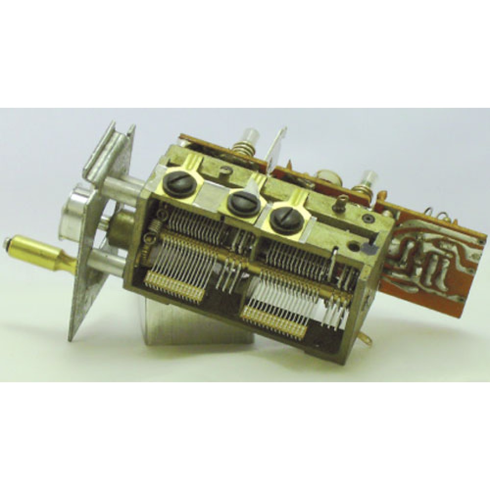 CONDENSATEUR VAR. AIR 2X12+330+360PF +HF