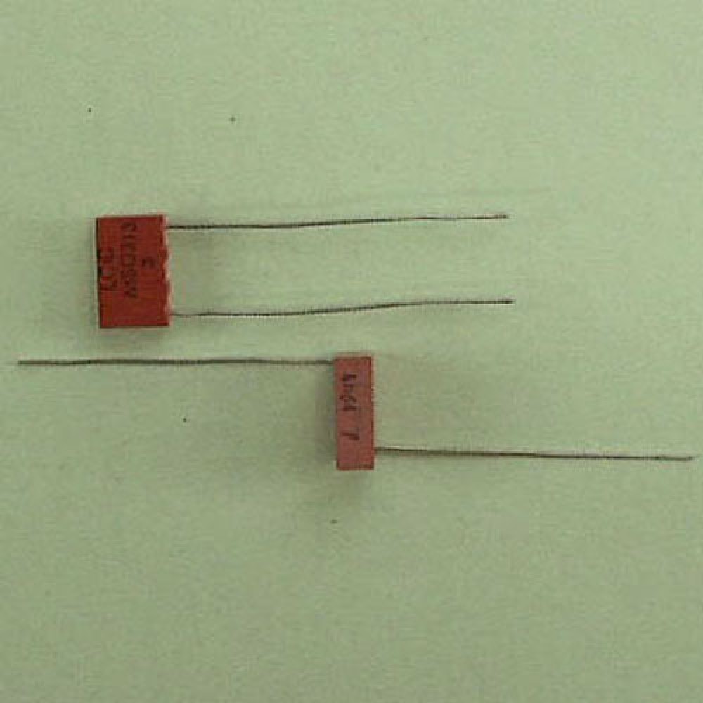 CONDENSATEUR MICA  ARGENTE 4,64NF 300VCC