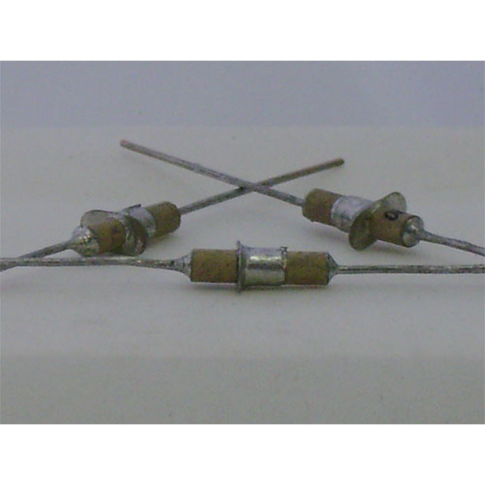 CONDENSATEUR BY-PASS--220PF / 2PIECES