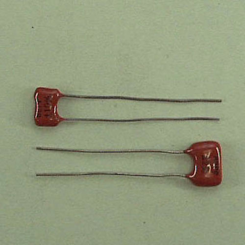 CONDENSATEUR MICA  ARGENTE 82PF 300VCC