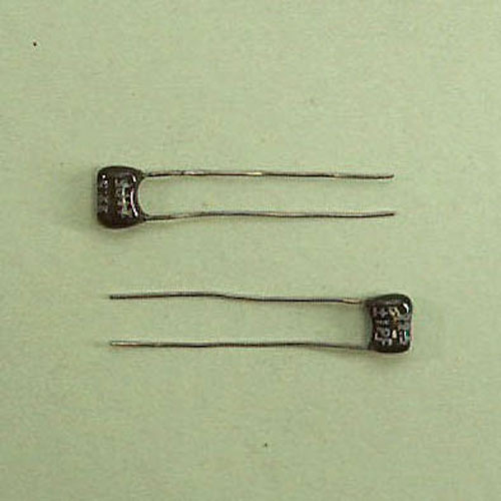 CONDENSATEUR MICA  ARGENTE 22,5PF 160VCC